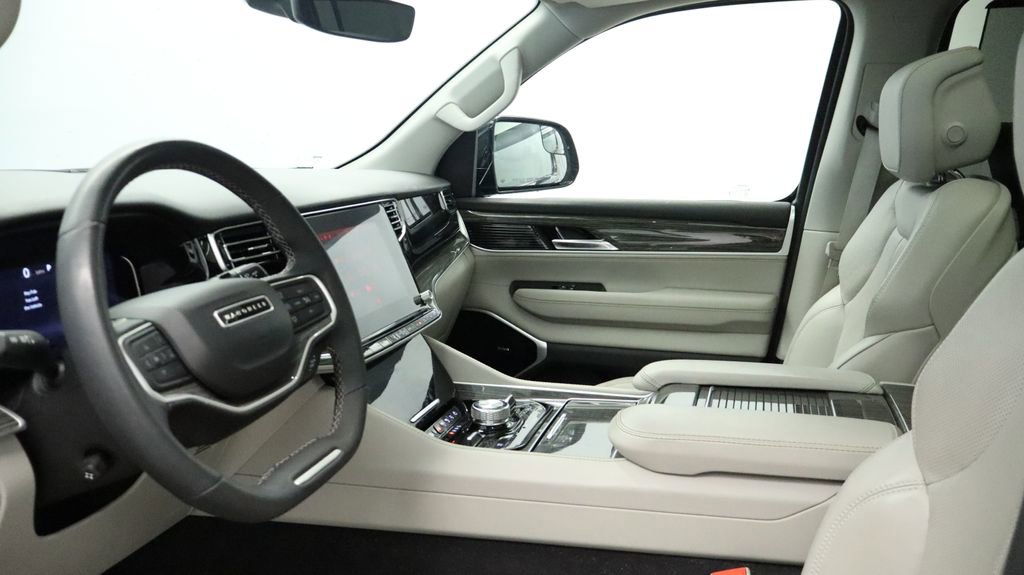Used 2022 Jeep Wagoneer Series III w/ Premium Group I image 32