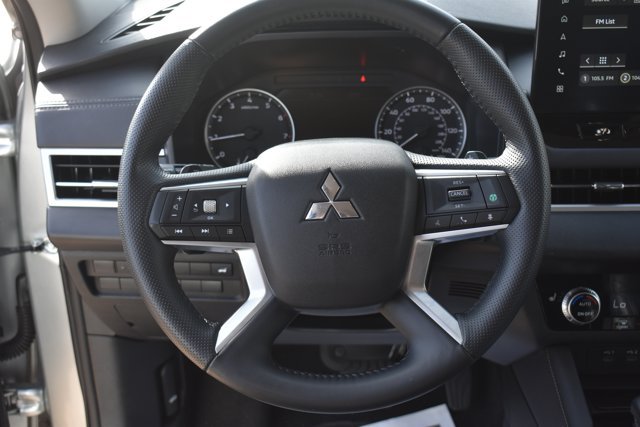 Used 2025 Mitsubishi Outlander SE FWD image 20