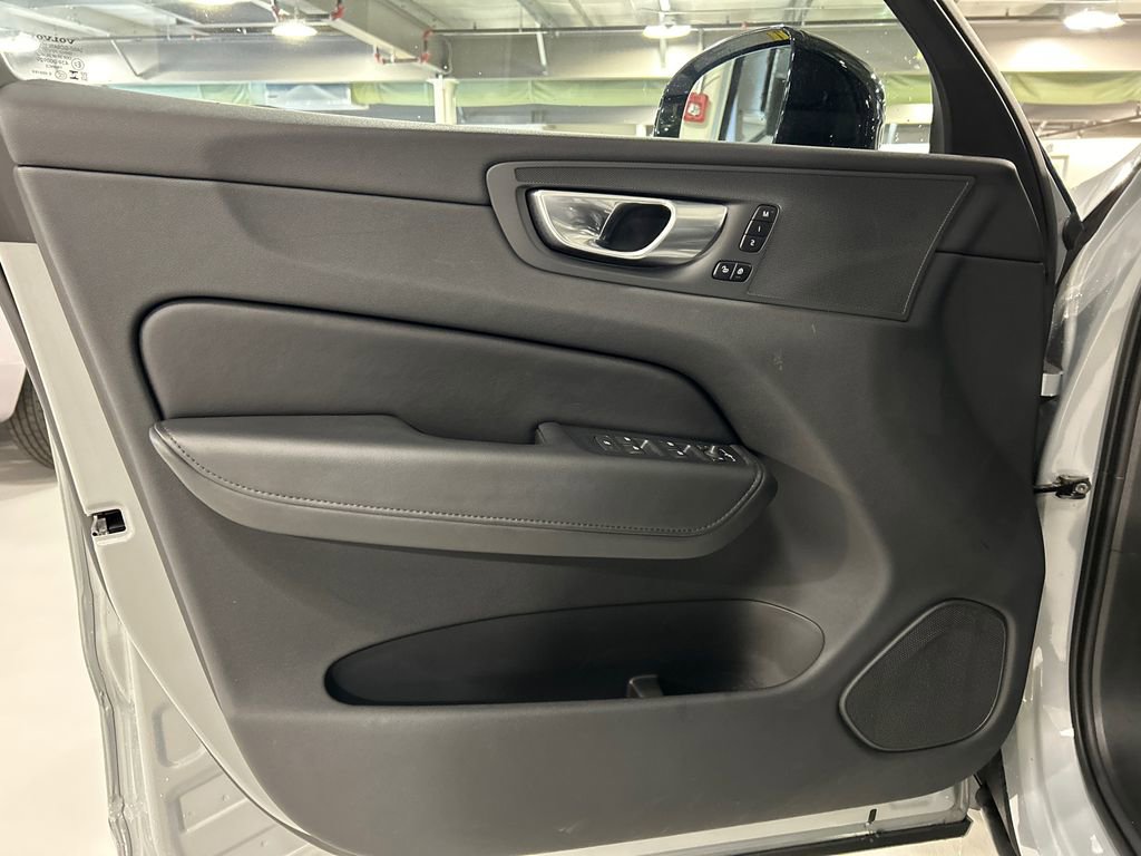 Certified 2024 Volvo XC60 B5 Core w/ Protection Package Premier image 9