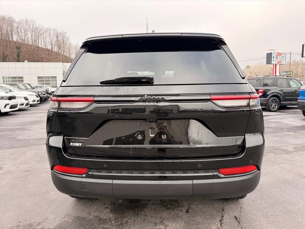 Used 2024 Jeep Grand Cherokee Altitude image 6