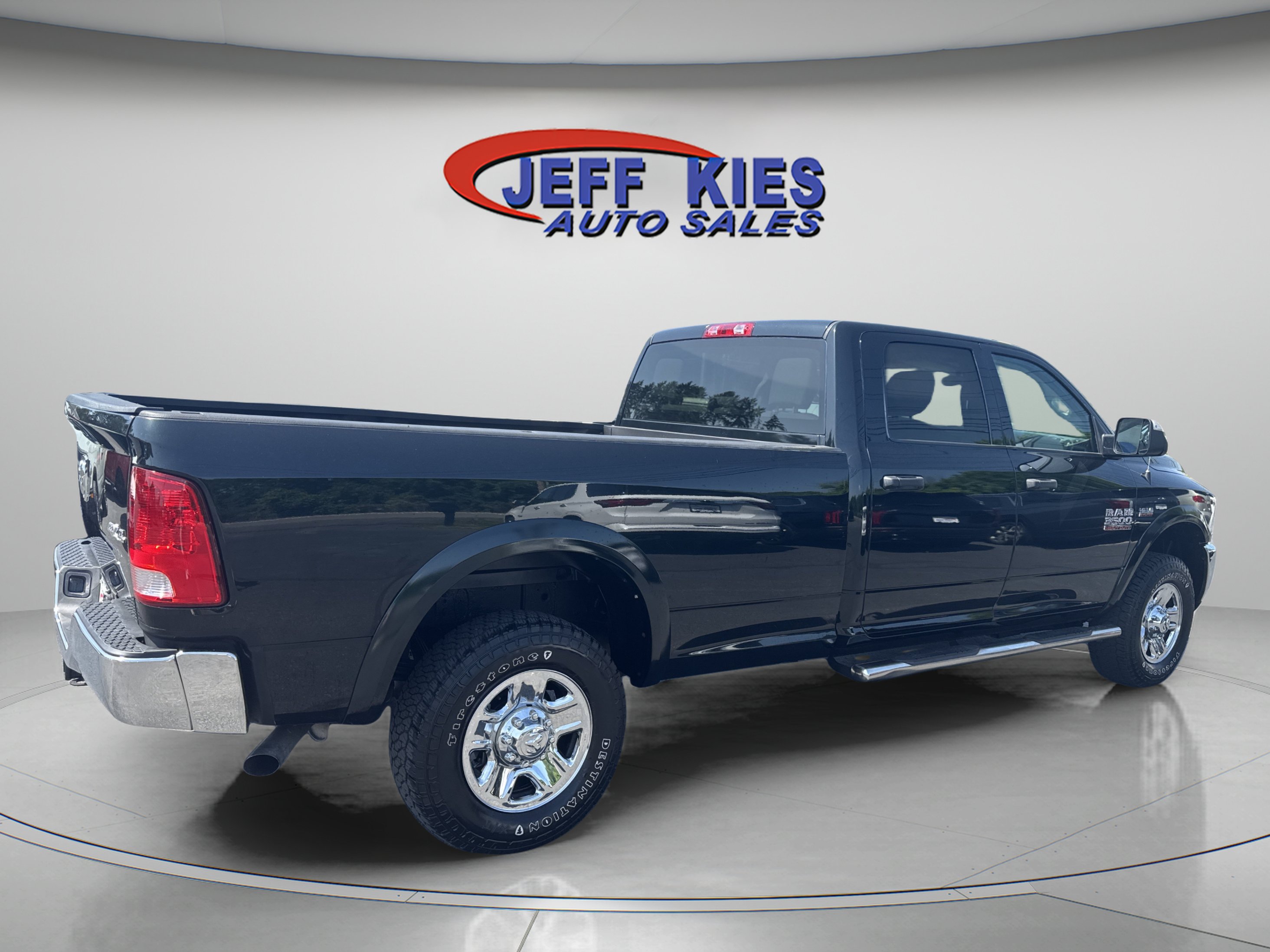 Used 2017 RAM 3500 Tradesman w/ Chrome Appearance Group AWD/4WD image 5