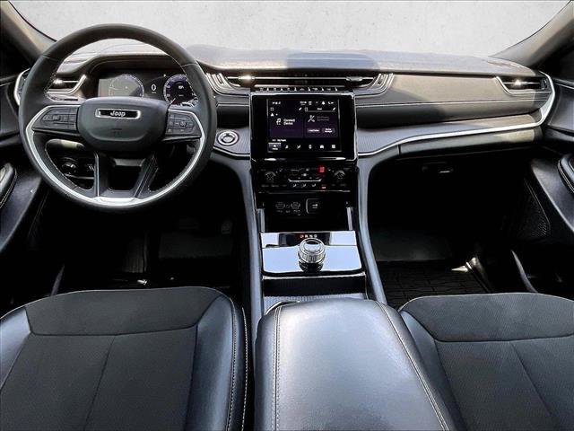 Used 2025 Jeep Grand Cherokee L Altitude RWD image 15