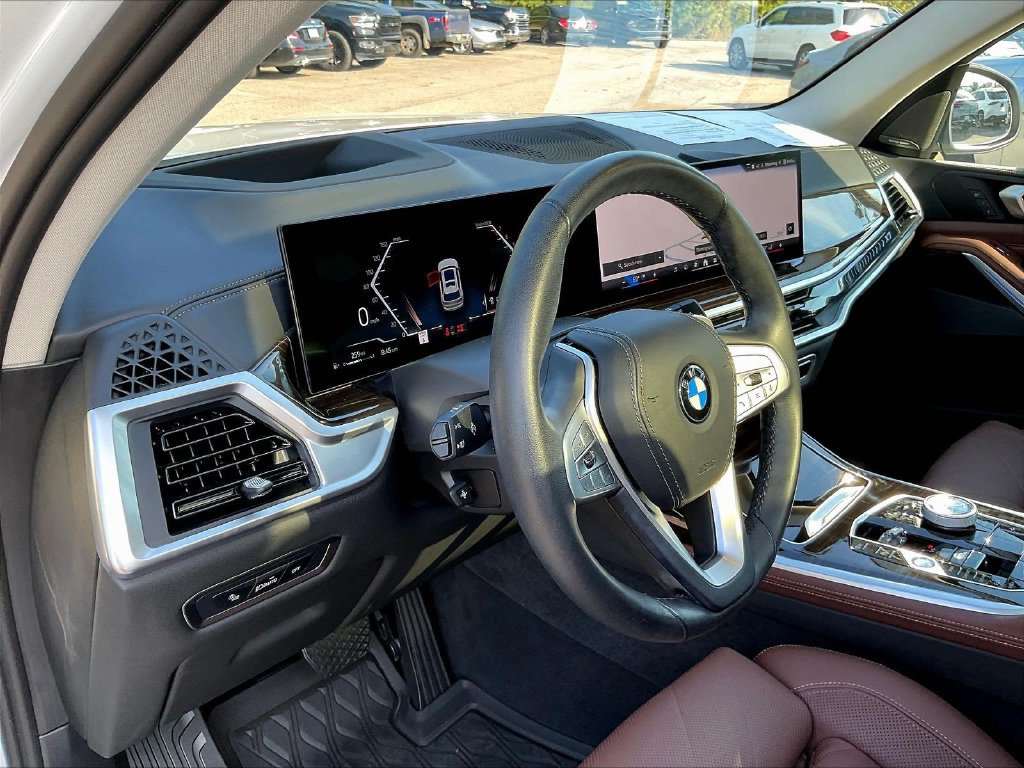 Used 2024 BMW X7 xDrive40i w/ Premium Package AWD/4WD image 4