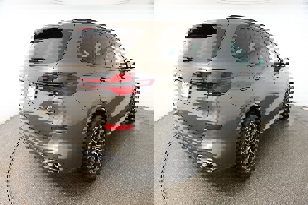 Used 2024 BMW X5 xDrive50e w/ M Sport Package image 4