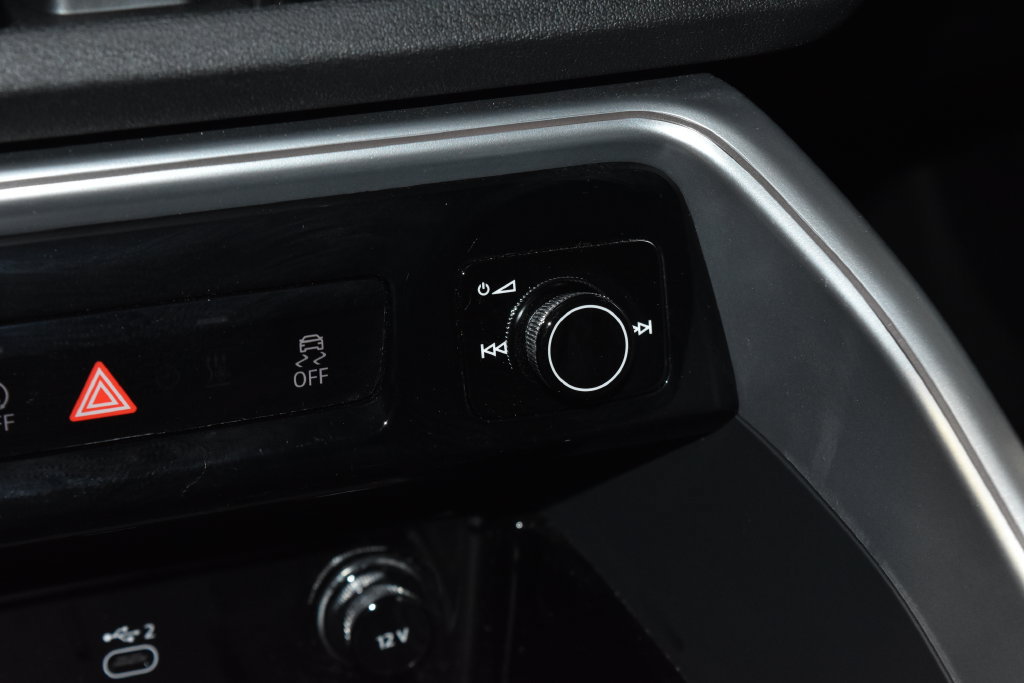 Certified 2025 Audi Q5 Premium Plus w/ Premium Plus AWD/4WD image 12