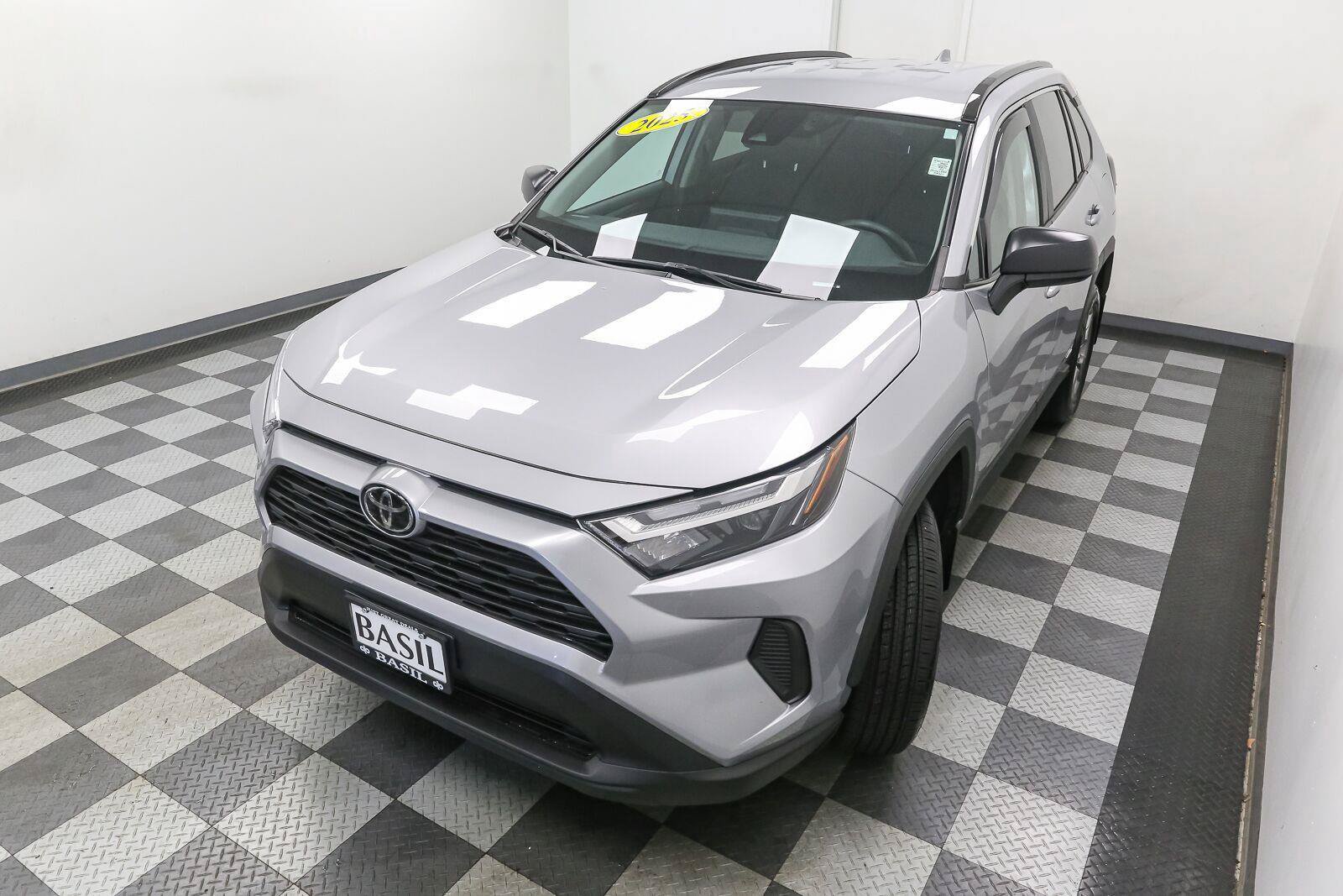 Used 2025 Toyota RAV4 LE AWD/4WD image 6