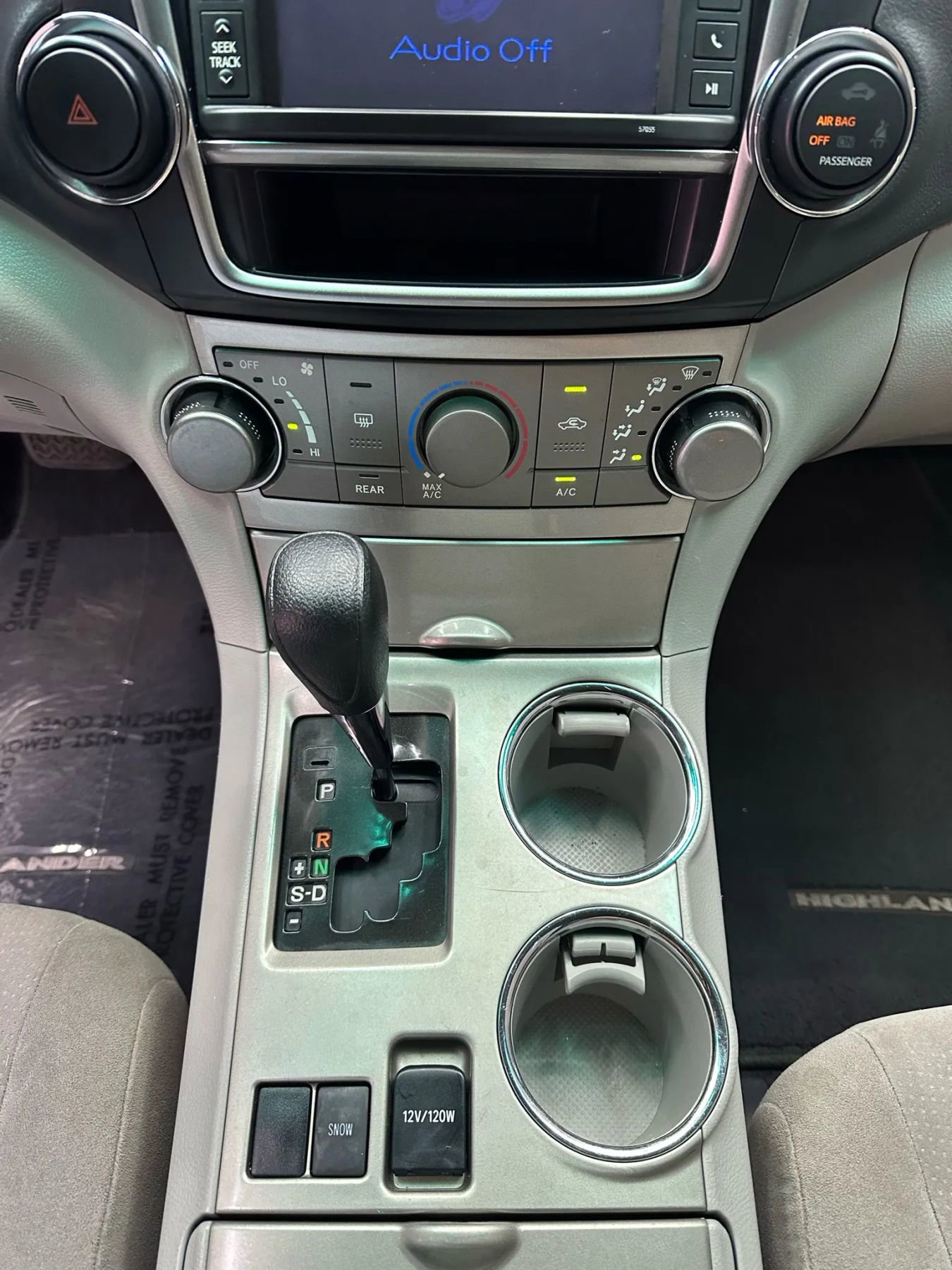 Used 2013 Toyota Highlander SE image 18