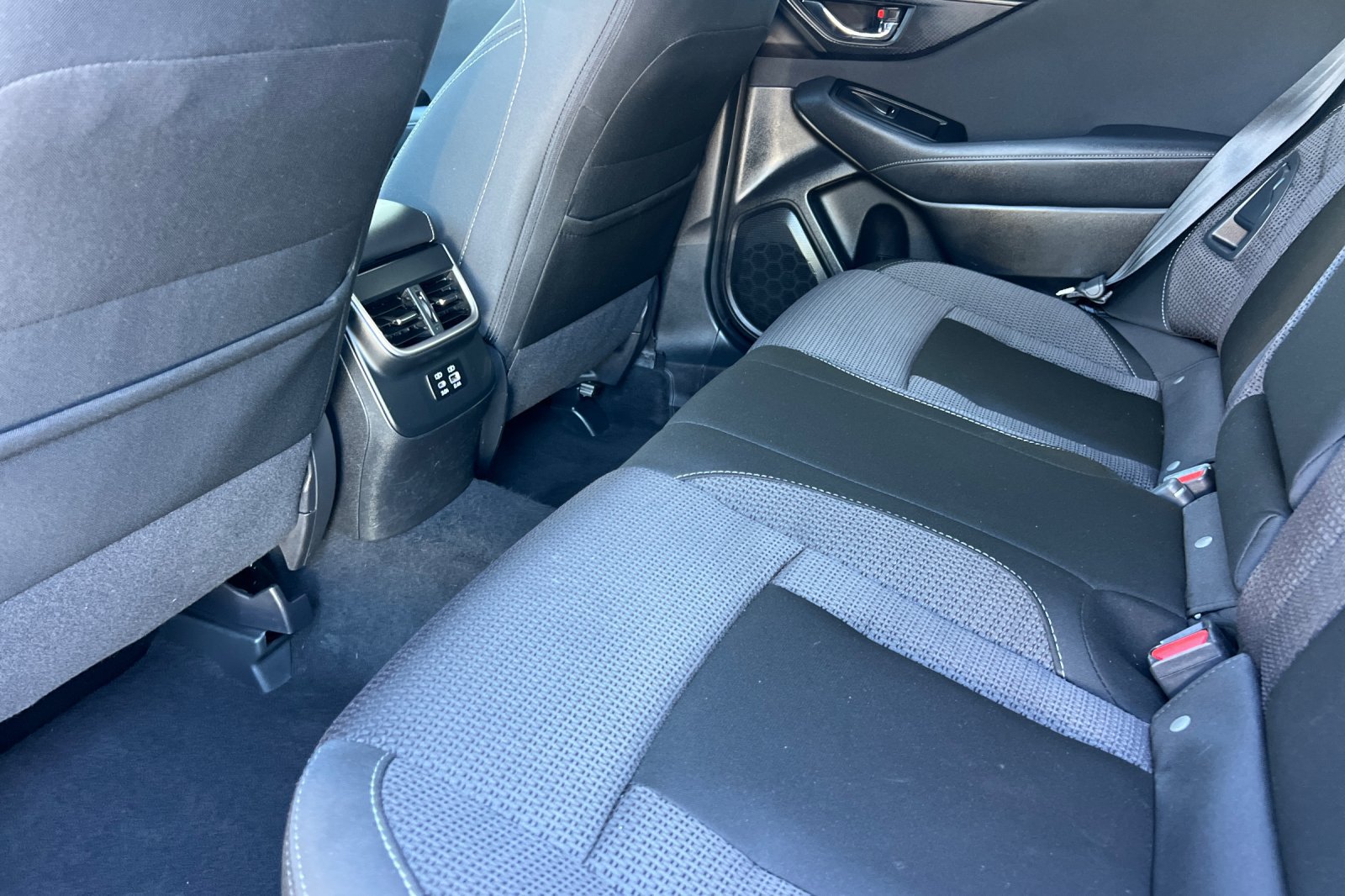 Used 2024 Subaru Outback Premium AWD/4WD image 13