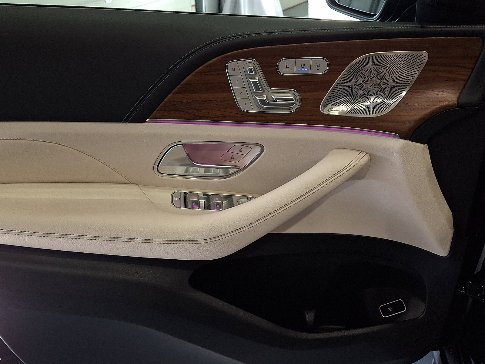 Used 2025 Mercedes-Benz GLE 450 4MATIC image 11