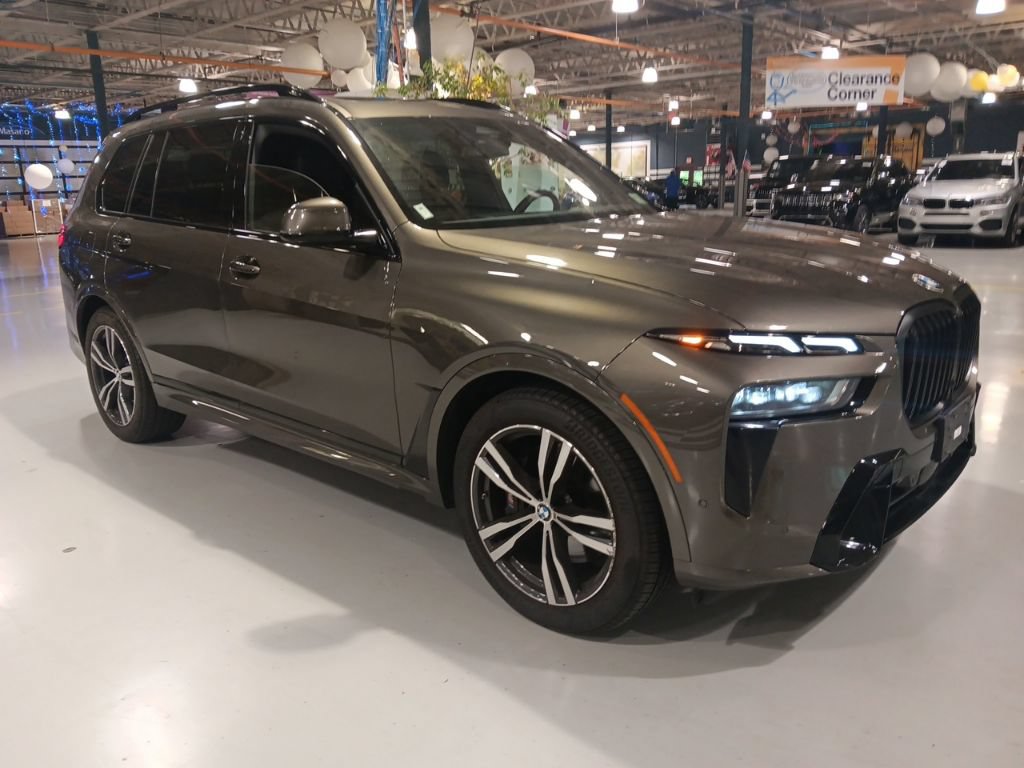 Certified 2024 BMW X7 xDrive40i w/ M Sport Package AWD/4WD image 4