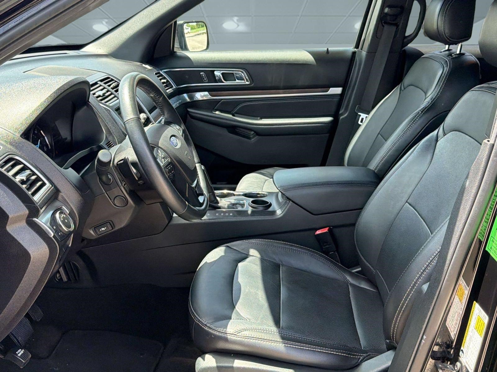 Used 2017 Ford Explorer Limited w/ Equipment Group 301A FWD image 5