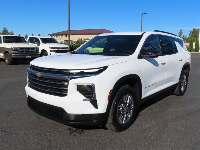 Used 2025 Chevrolet Traverse LT AWD/4WD image 3