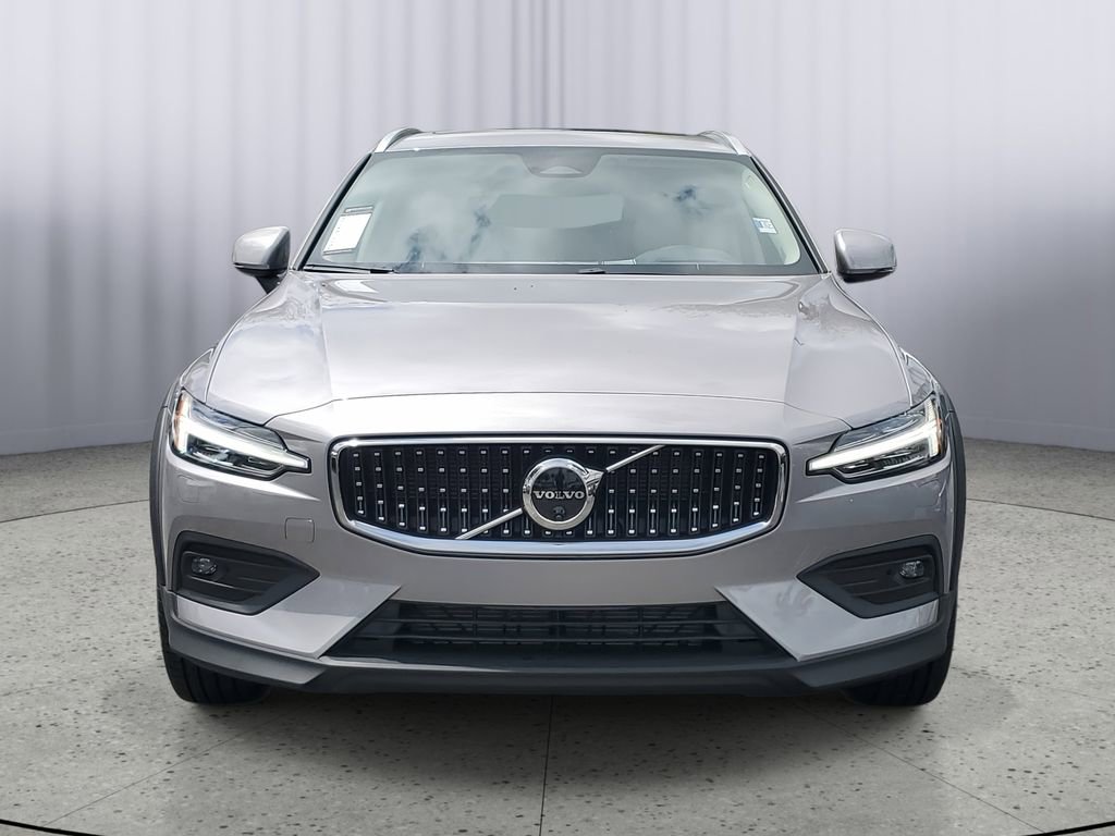New 2026 Volvo V60 B5 Cross Country Ultra w/ Protection Package Premier image 2