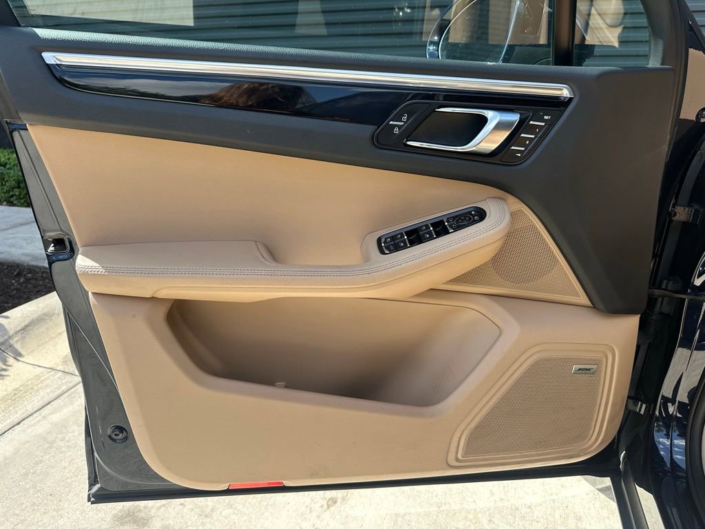 Certified 2020 Porsche Macan AWD/4WD image 19