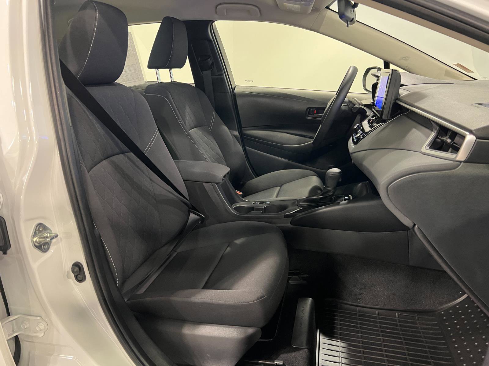 Used 2023 Toyota Corolla LE image 33