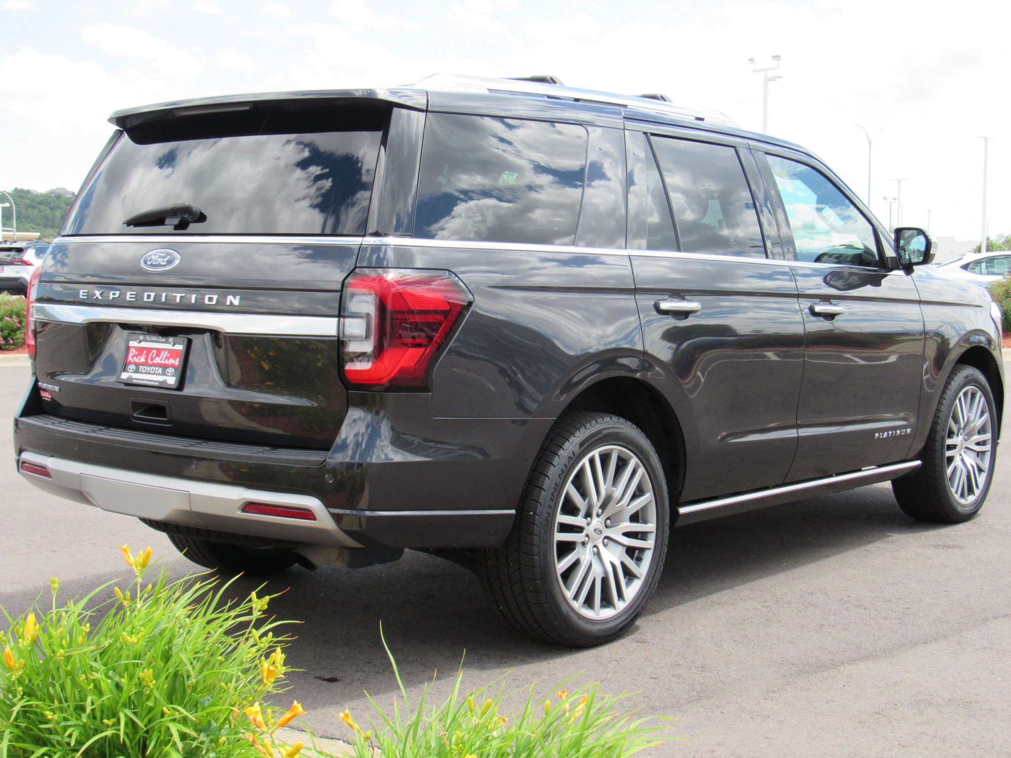 Used 2022 Ford Expedition Platinum AWD/4WD image 6