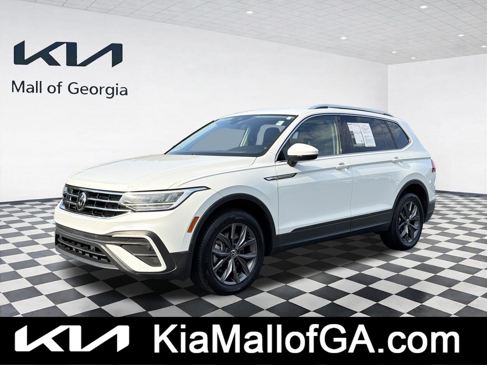 Used 2022 Volkswagen Tiguan SE FWD image 1
