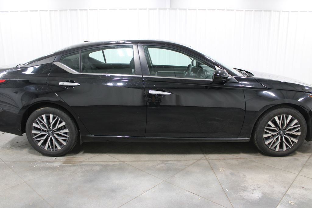 Used 2023 Nissan Altima 2.5 SV image 12