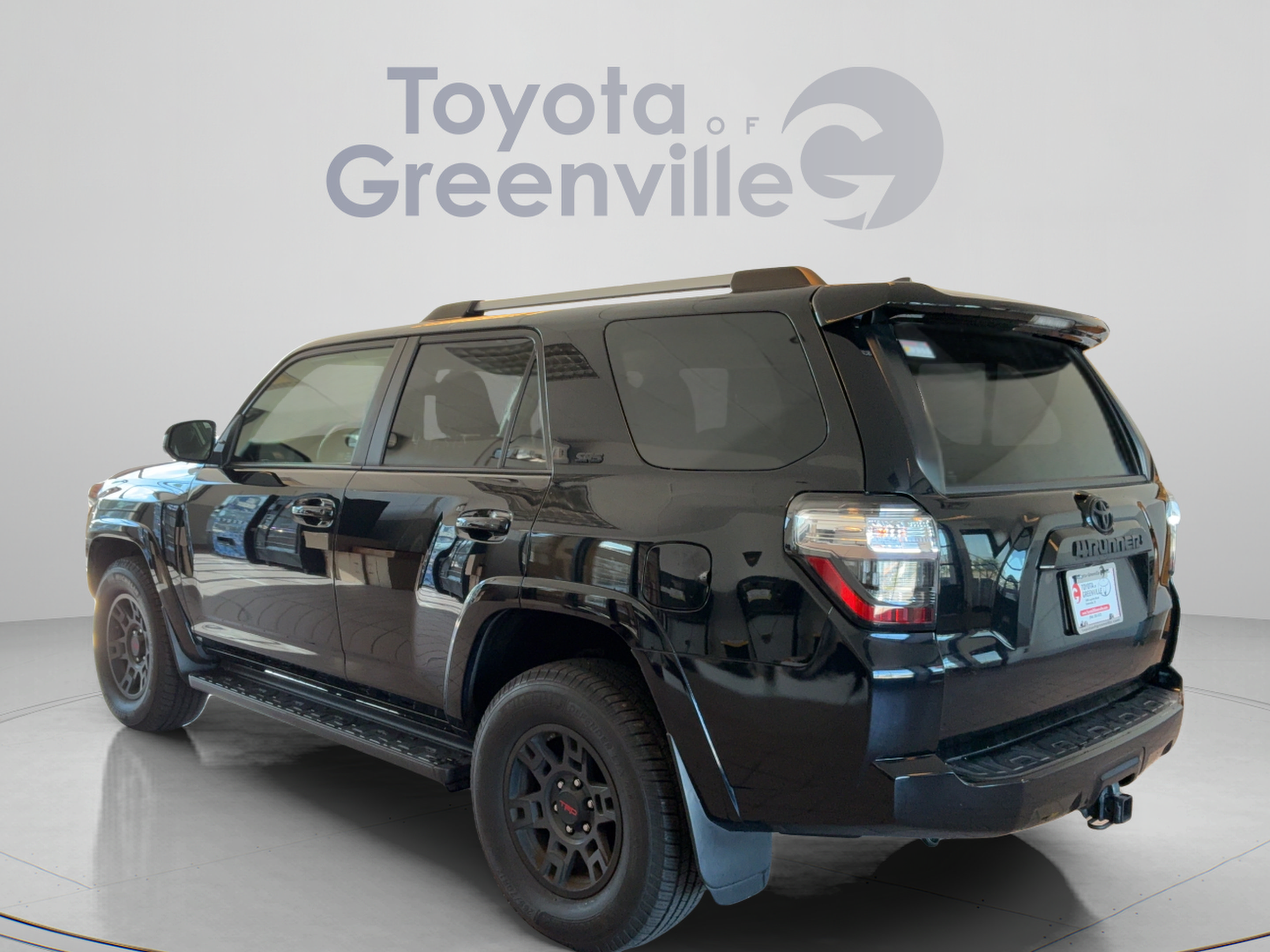Used 2020 Toyota 4Runner SR5 AWD/4WD image 4