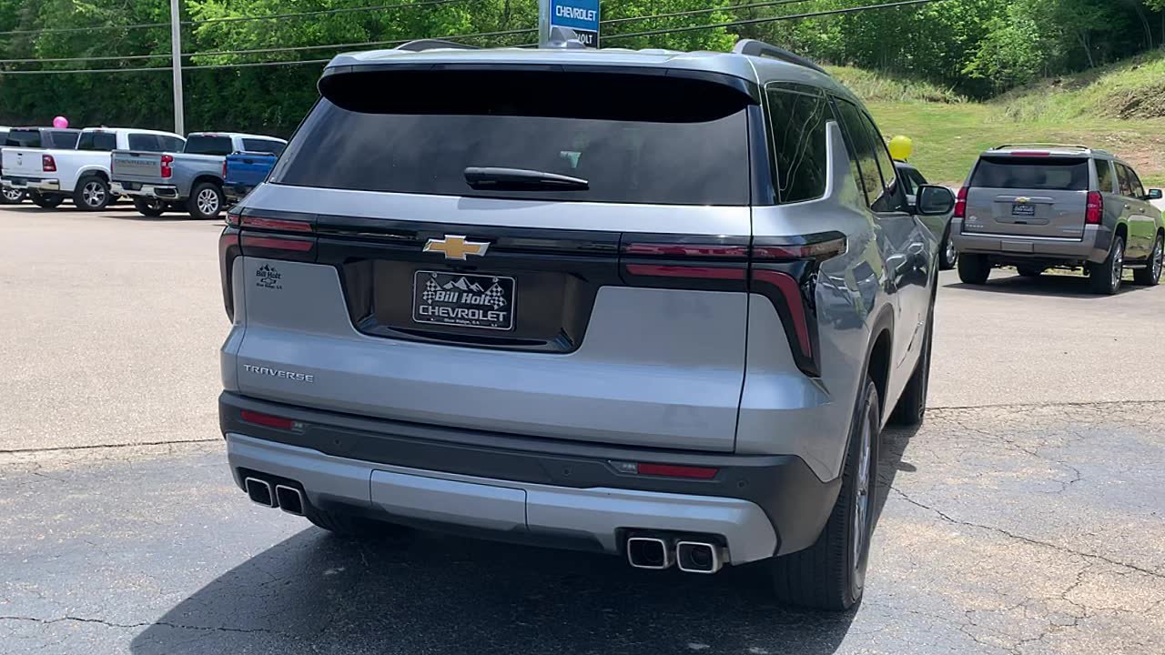 Used 2025 Chevrolet Traverse LT FWD image 6
