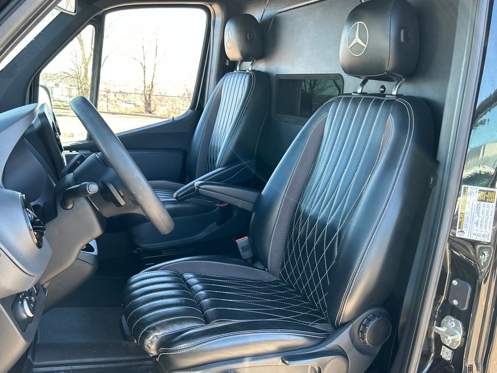 Used 2019 Mercedes-Benz Sprinter 2500 image 12