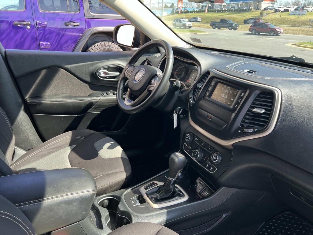 Used 2015 Jeep Cherokee Sport w/ Cold Weather Group AWD/4WD image 42