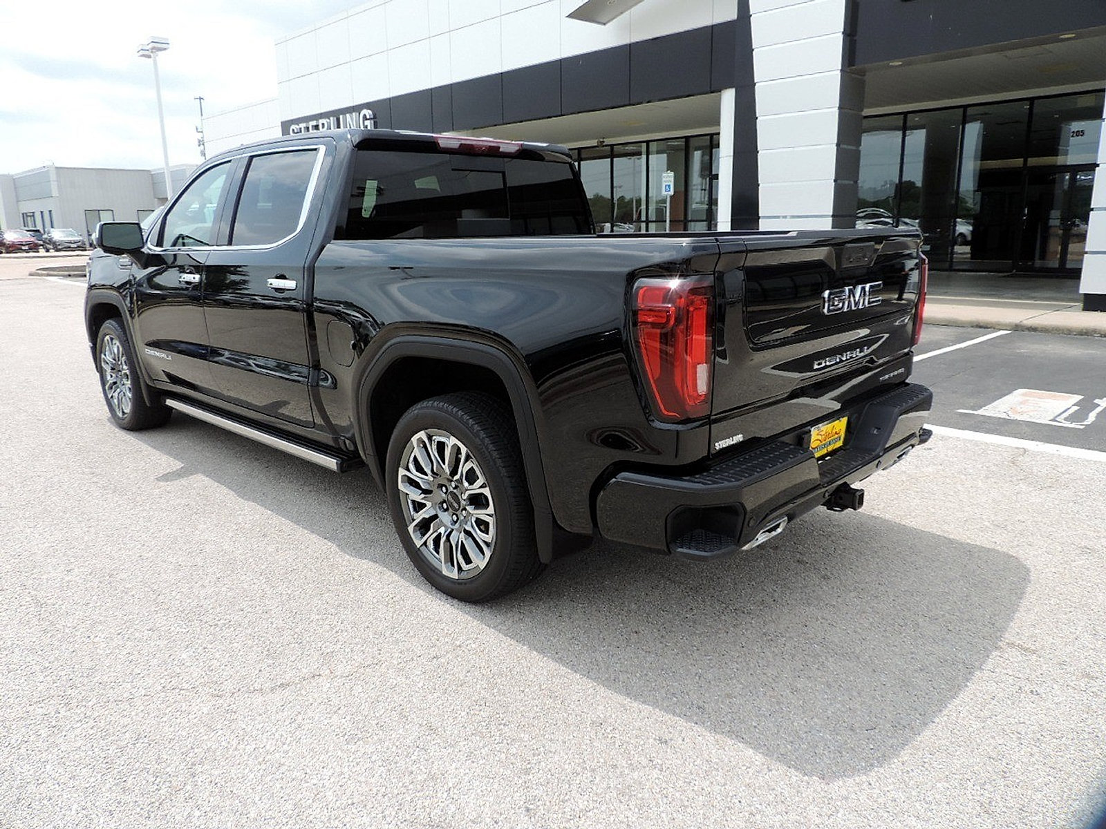 Certified 2026 GMC Sierra 1500 Denali Ultimate AWD/4WD image 7