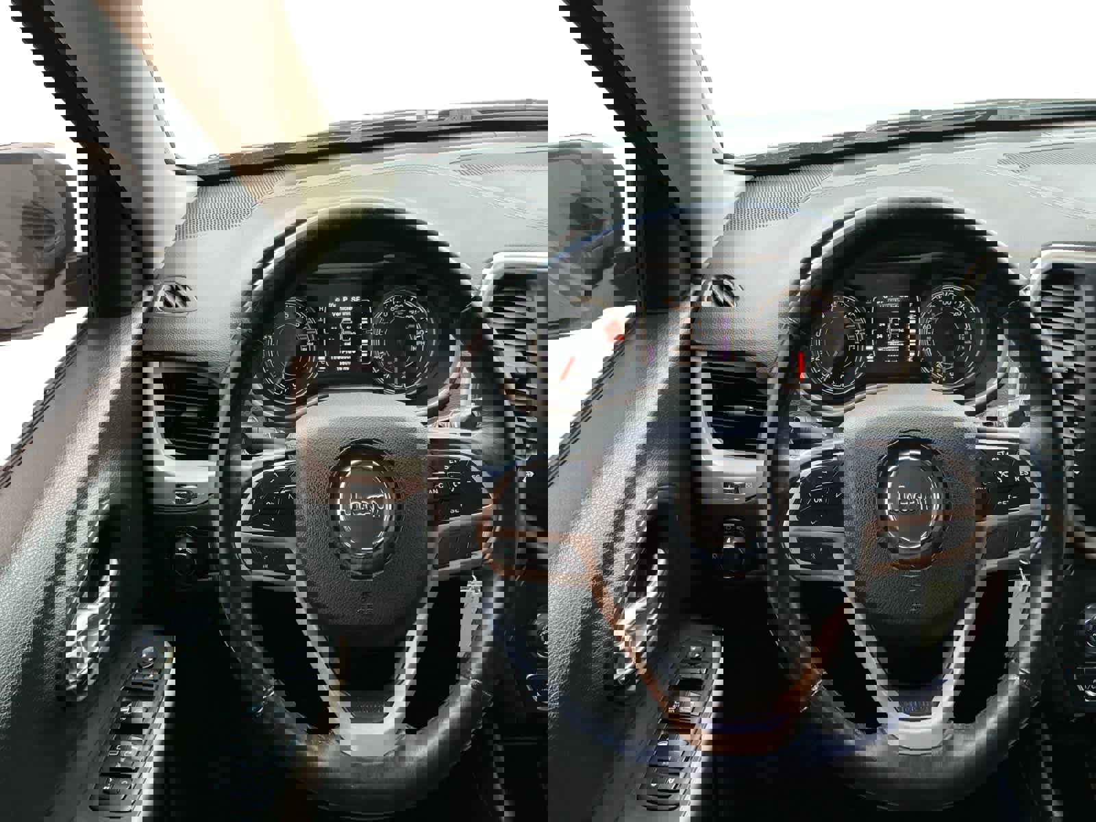 Used 2017 Jeep Cherokee Sport w/ Cold Weather Group image 10