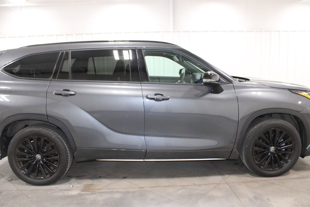 Used 2025 Toyota Highlander XSE image 11