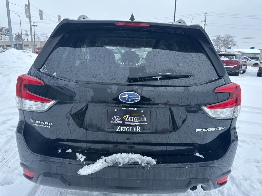 Used 2024 Subaru Forester Premium image 5