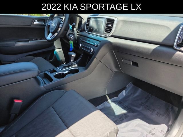 Used 2022 Kia Sportage LX image 9