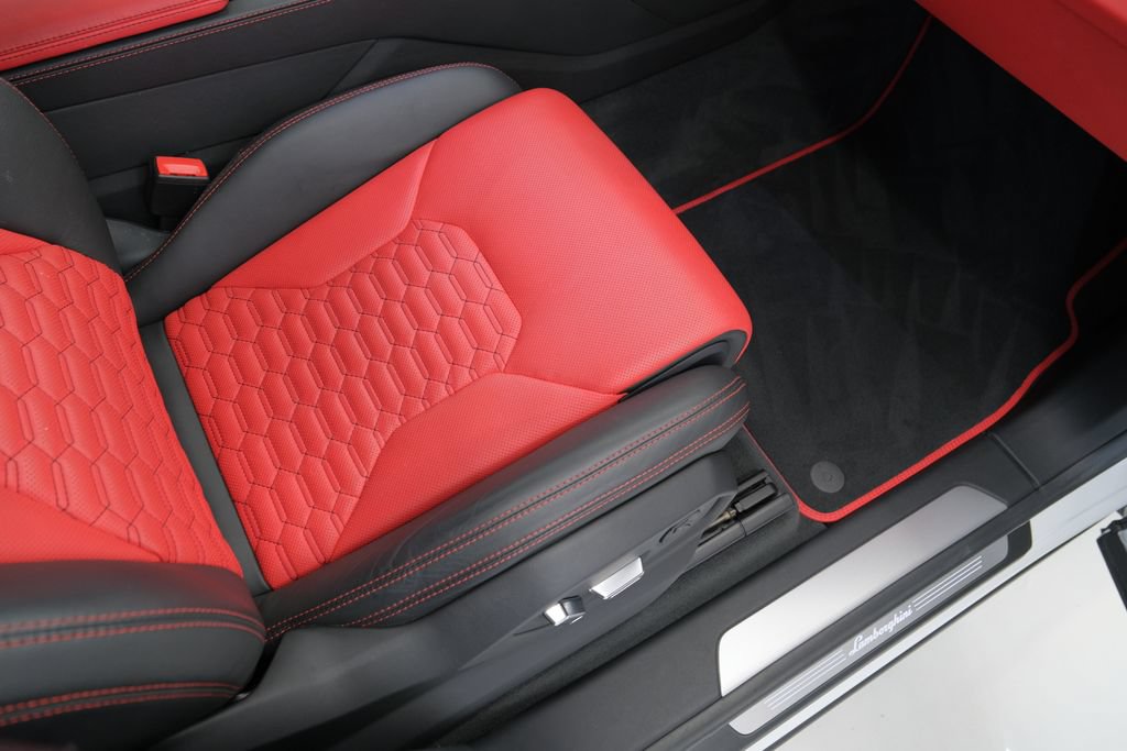 Used 2022 Lamborghini Urus AWD/4WD image 26