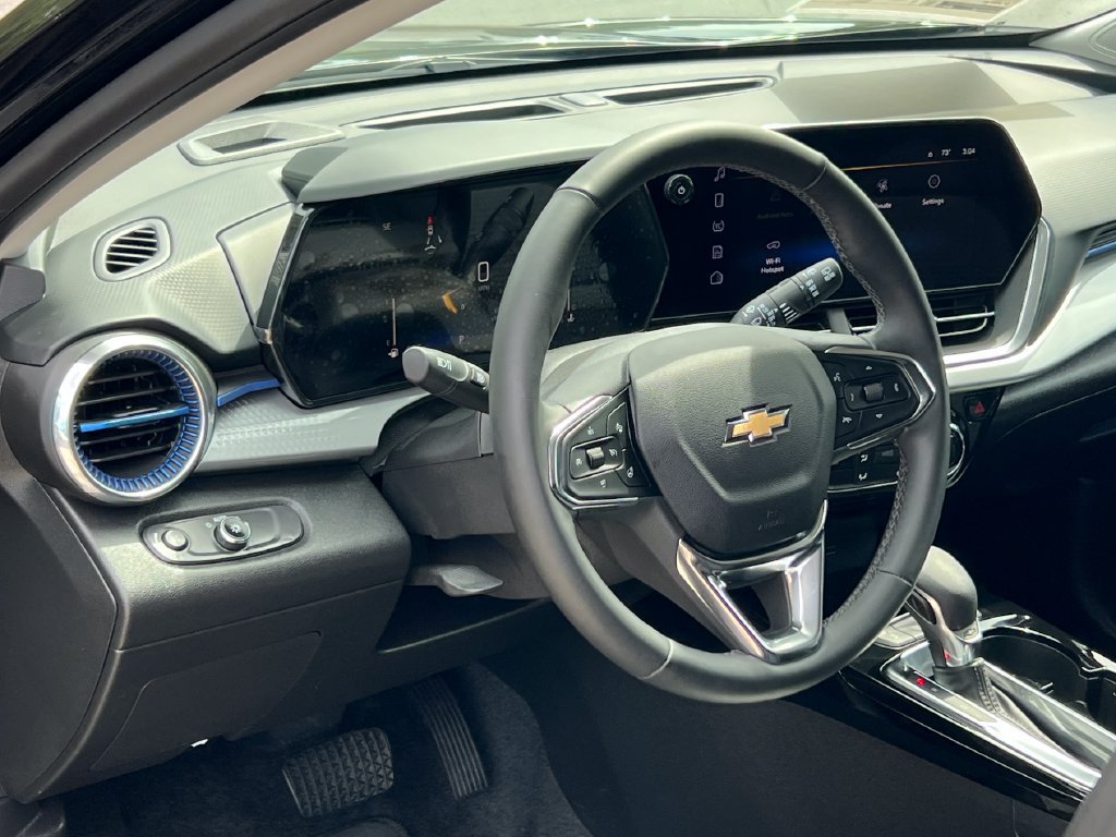Used 2024 Chevrolet Trax LT w/ Driver Confidence Package FWD image 5