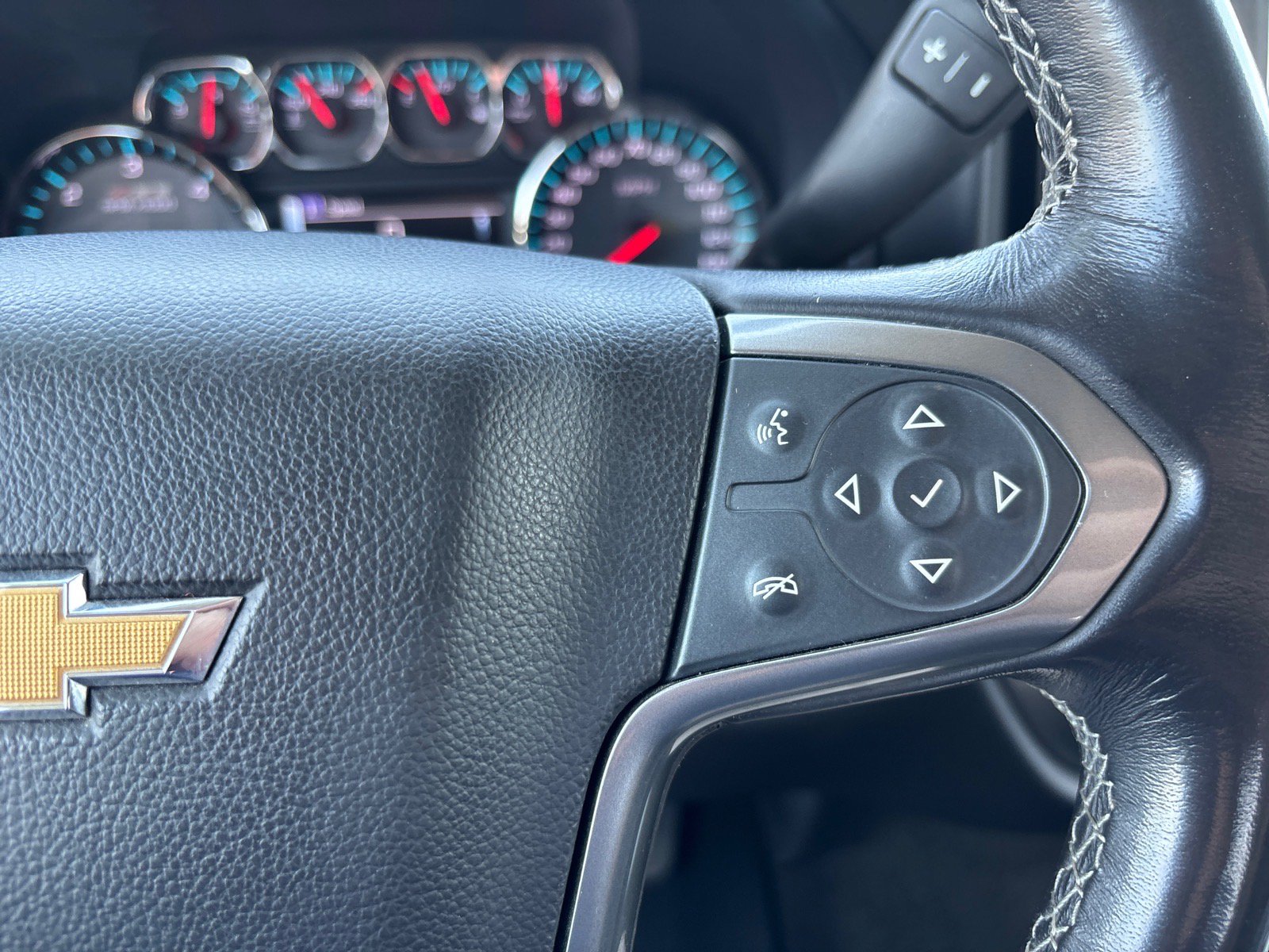 Used 2018 Chevrolet Silverado 1500 LT w/ All Star Edition AWD/4WD image 28