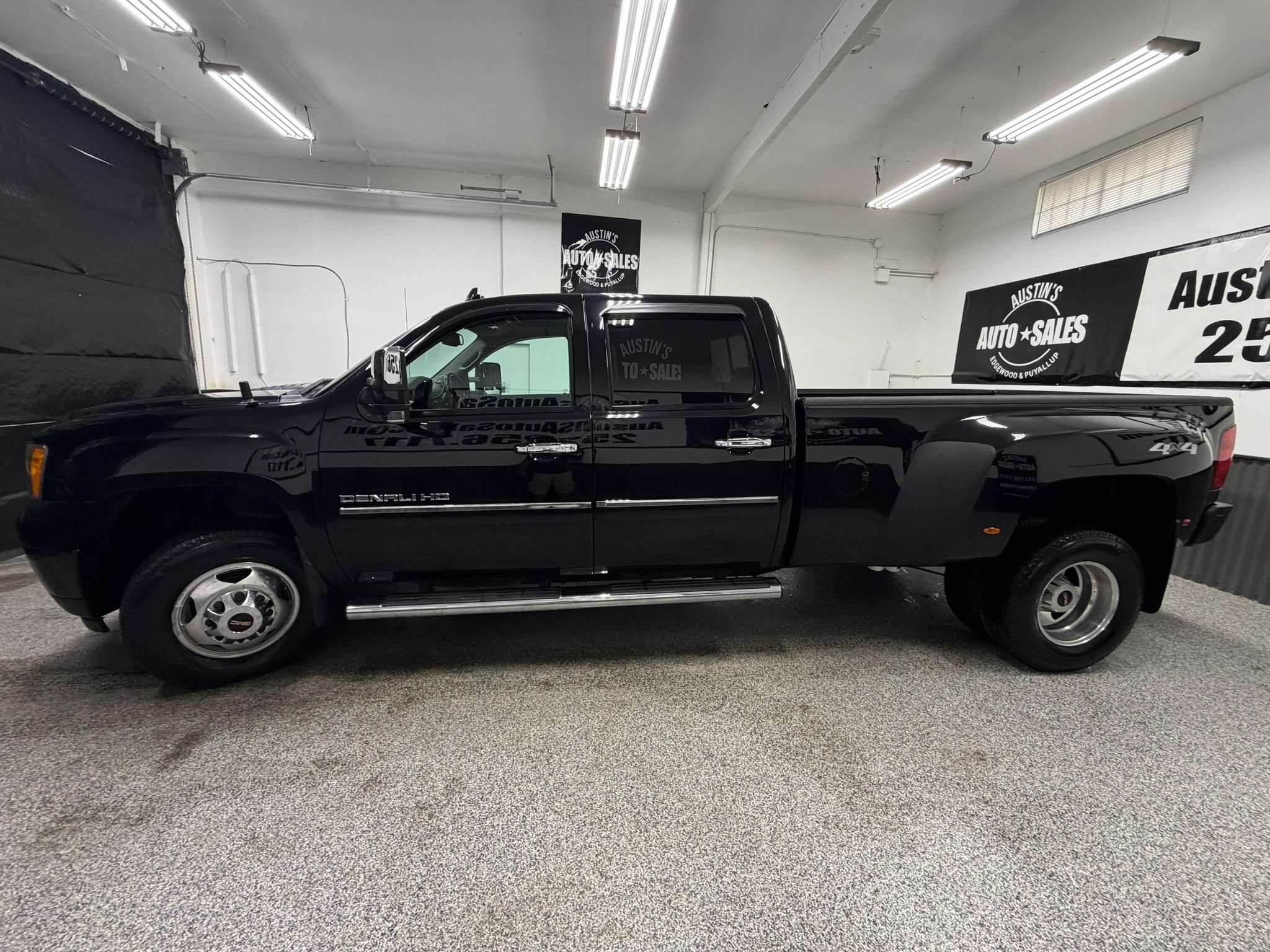Used 2013 GMC Sierra 3500 Denali AWD/4WD image 7