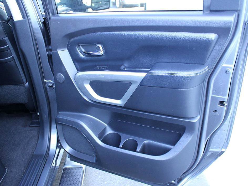 Used 2016 Nissan Titan SL image 21