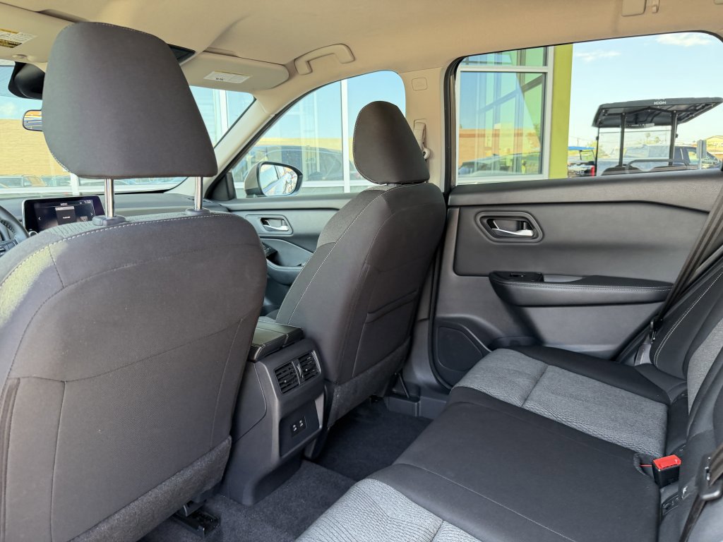 Used 2025 Nissan Rogue SV image 29