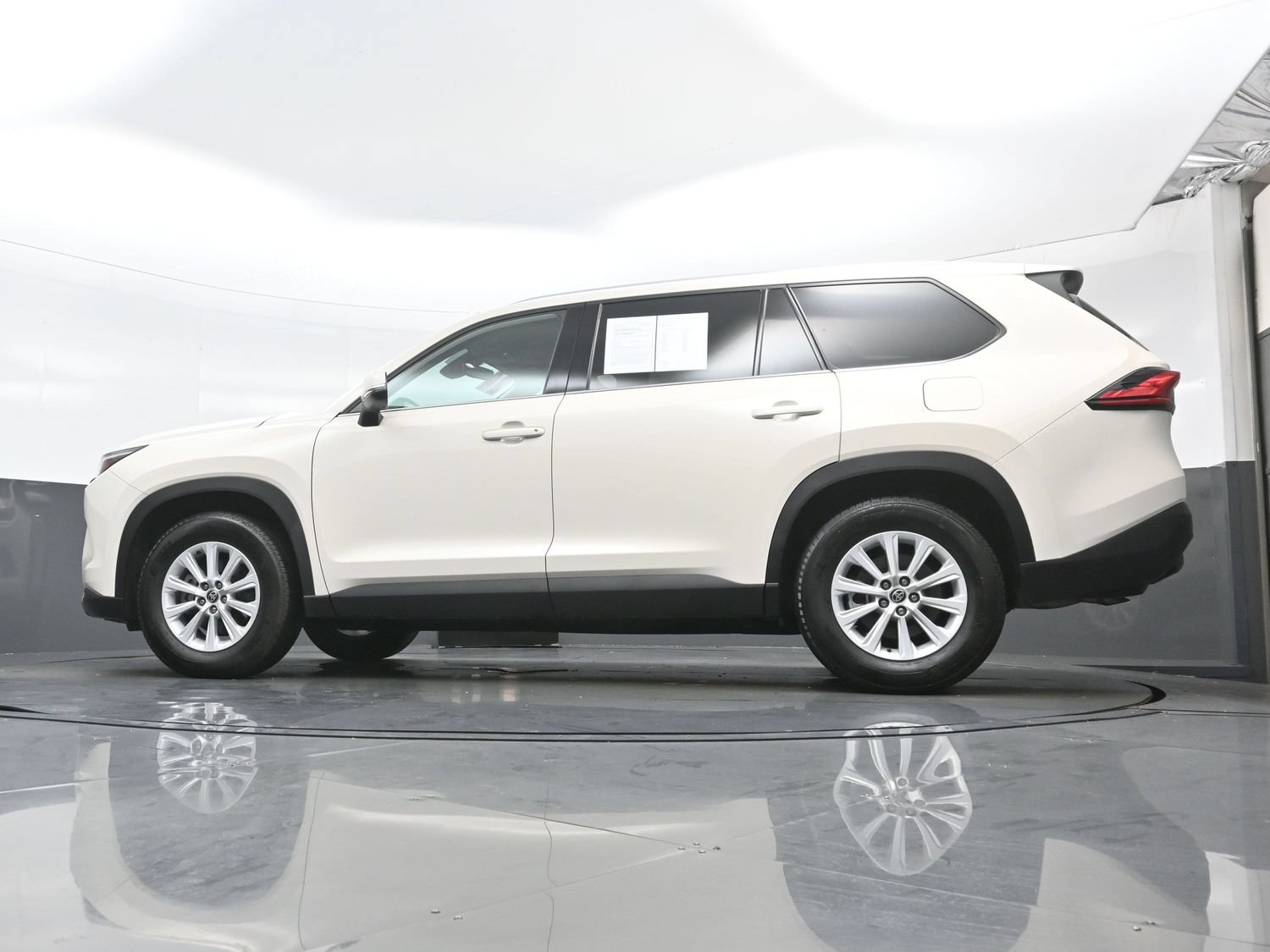 Used 2024 Toyota Grand Highlander AWD image 31