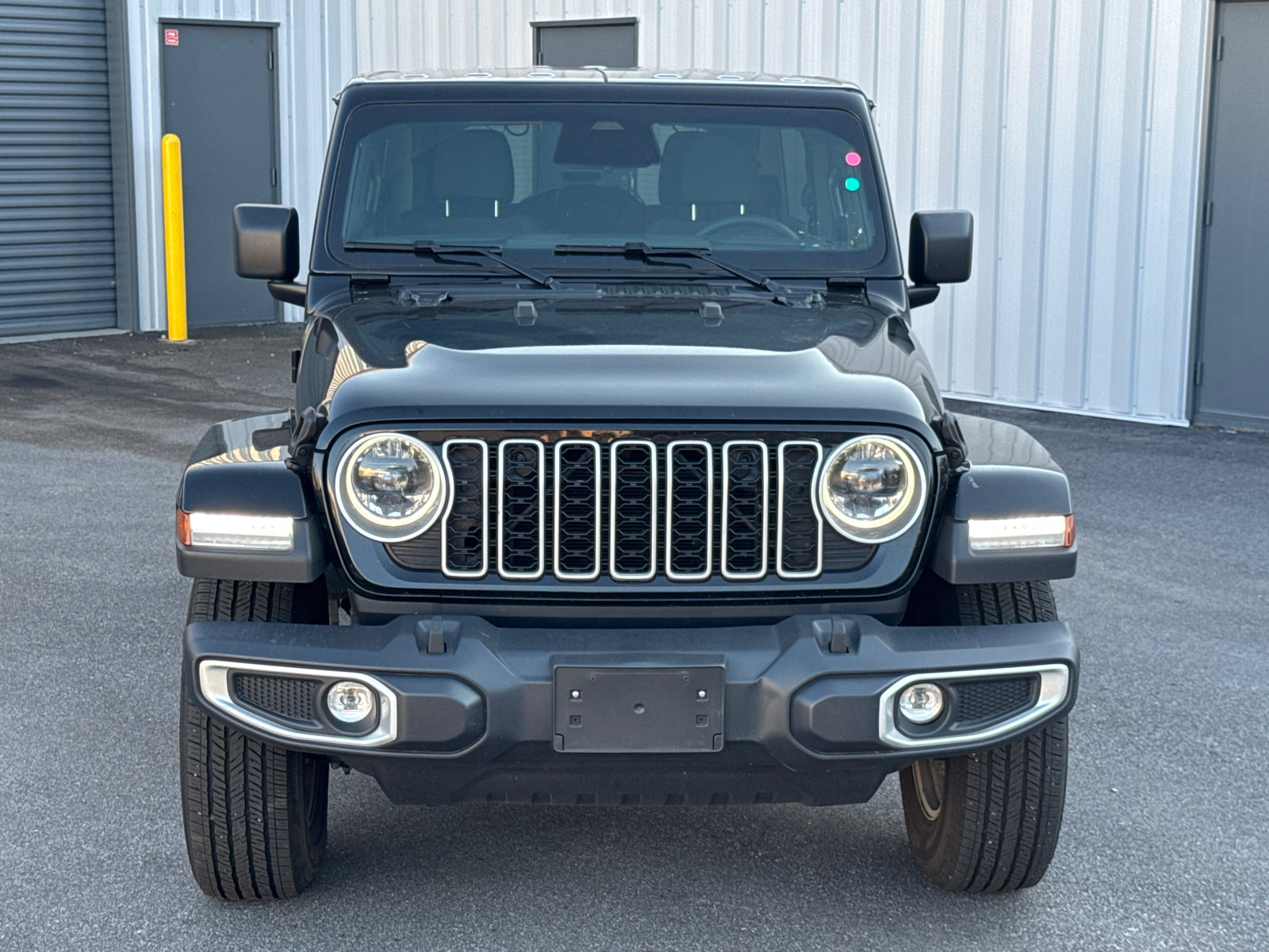 Used 2026 Jeep Wrangler Unlimited Sahara AWD/4WD image 2