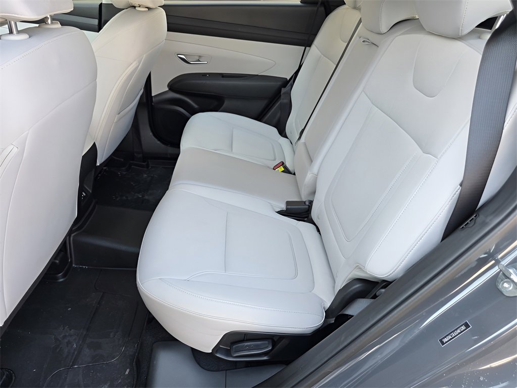 Used 2025 Hyundai Tucson SE image 15