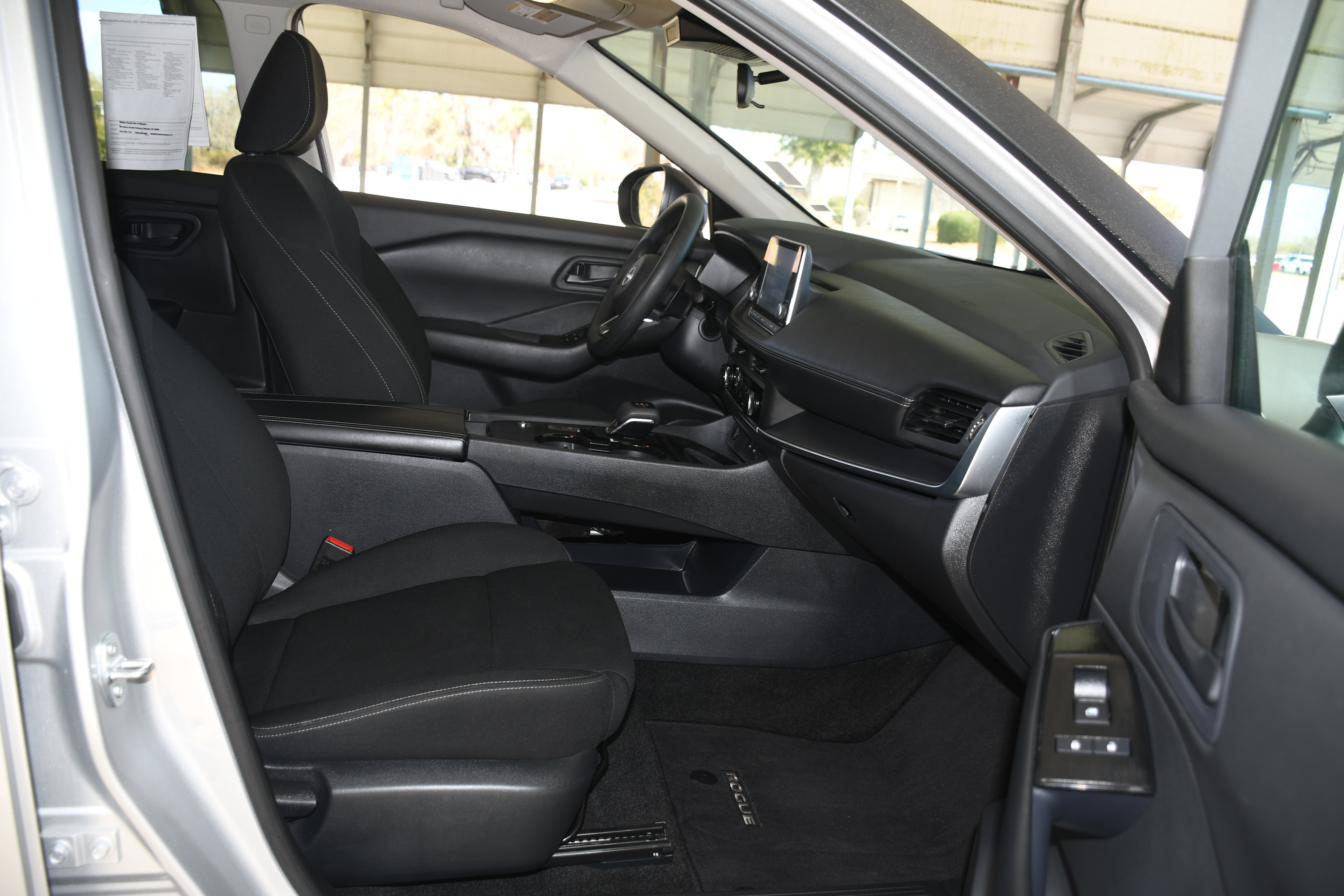 Used 2024 Nissan Rogue S image 19