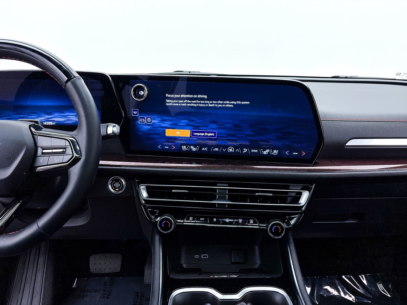 Used 2024 Chevrolet Traverse RS image 9