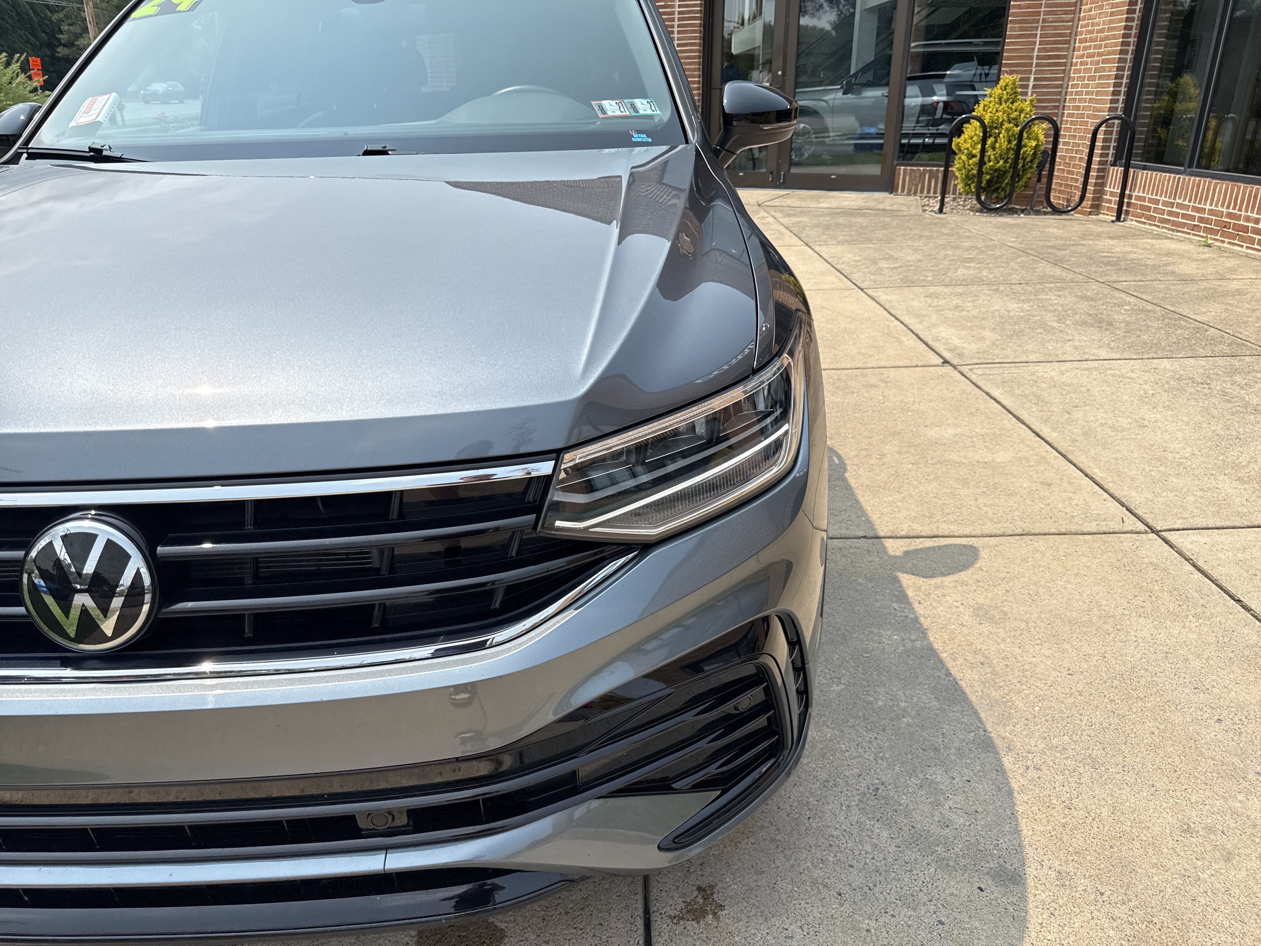 Used 2024 Volkswagen Tiguan SE R-Line AWD/4WD image 10