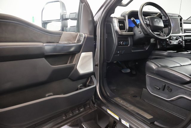 Used 2025 Ford F450 Platinum AWD/4WD image 9