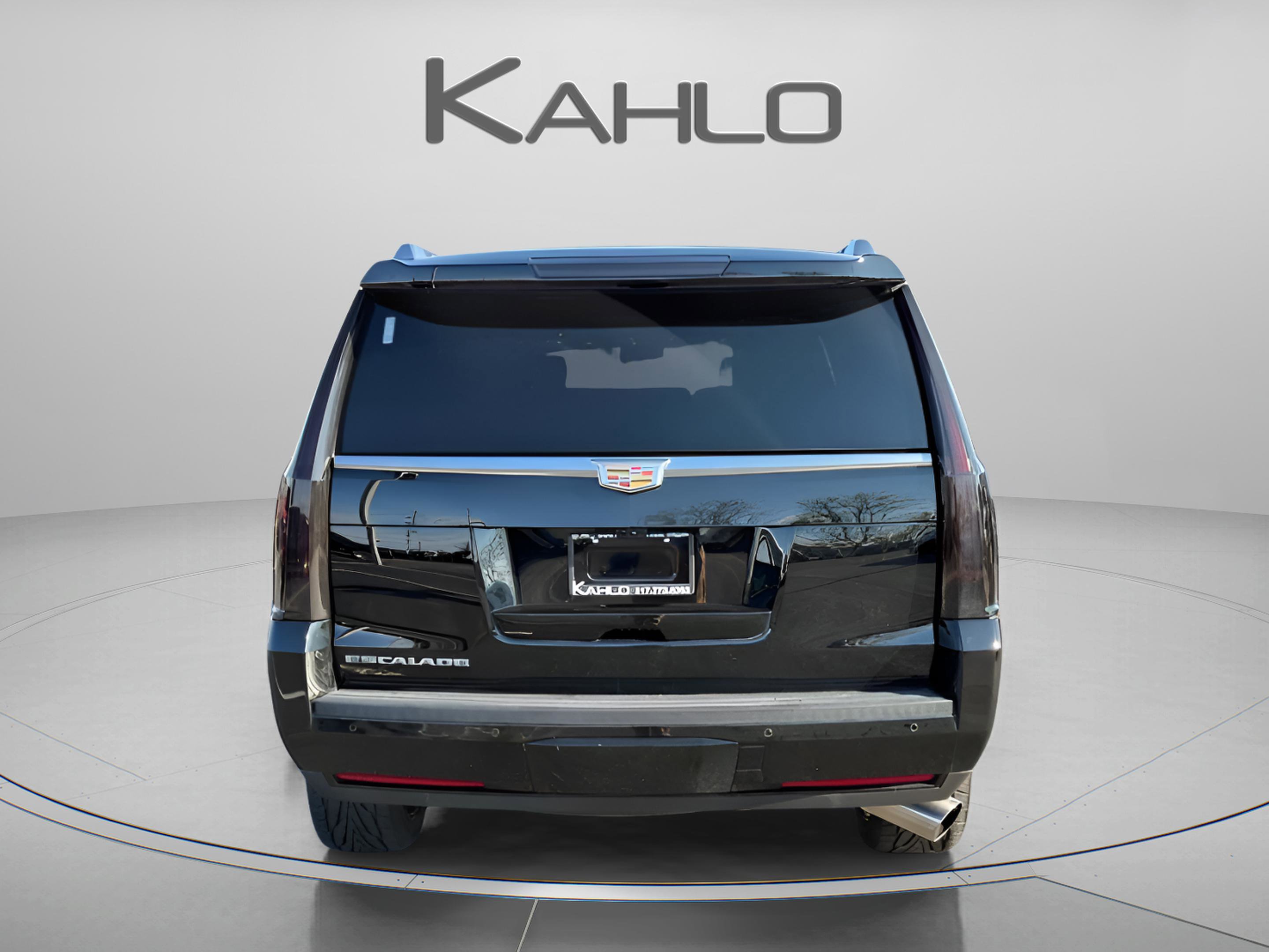 Used 2017 Cadillac Escalade Luxury image 3