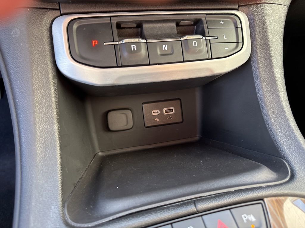 Used 2023 GMC Acadia SLE image 23