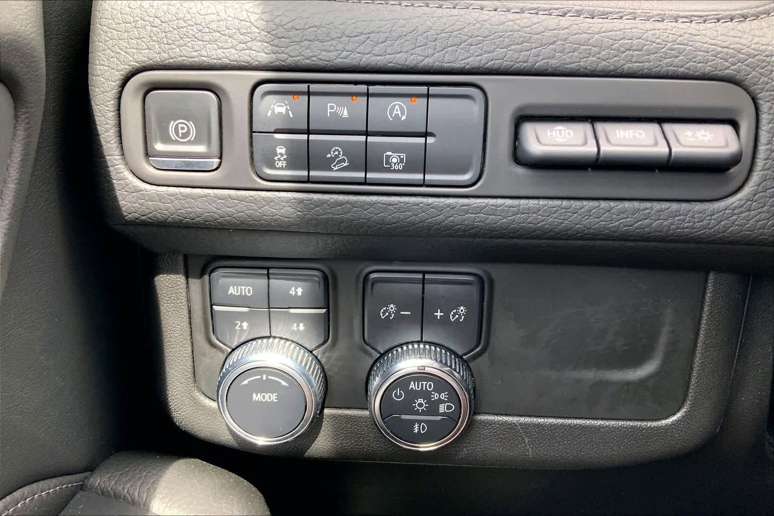Used 2023 GMC Yukon XL Denali image 29