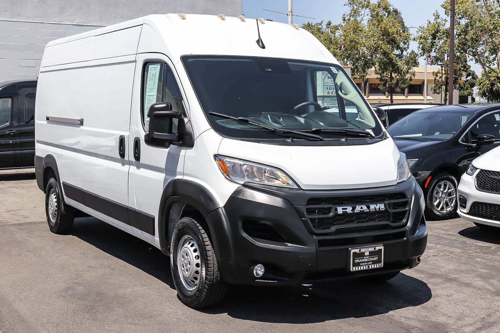 Used 2024 RAM ProMaster 2500 w/ Convenience Group FWD image 3