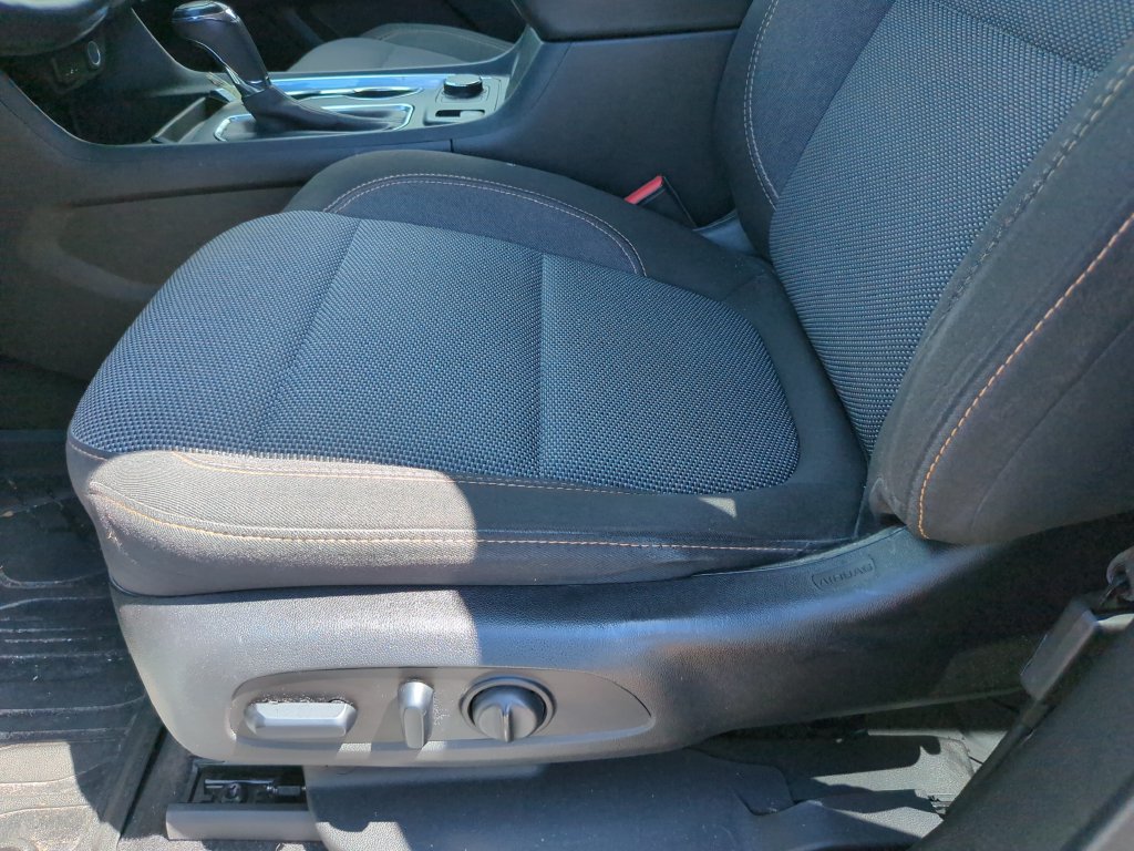 Used 2020 Chevrolet Traverse LT FWD image 23