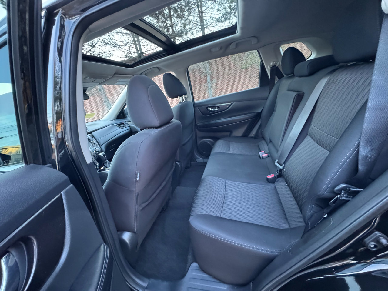Used 2019 Nissan Rogue SV w/ Premium Package image 10